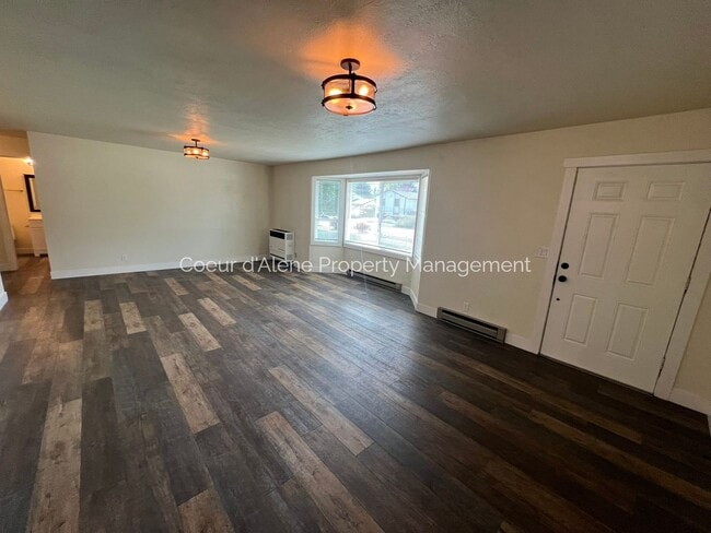 10230 N Hillview Dr in Hayden, ID - Building Photo - Building Photo