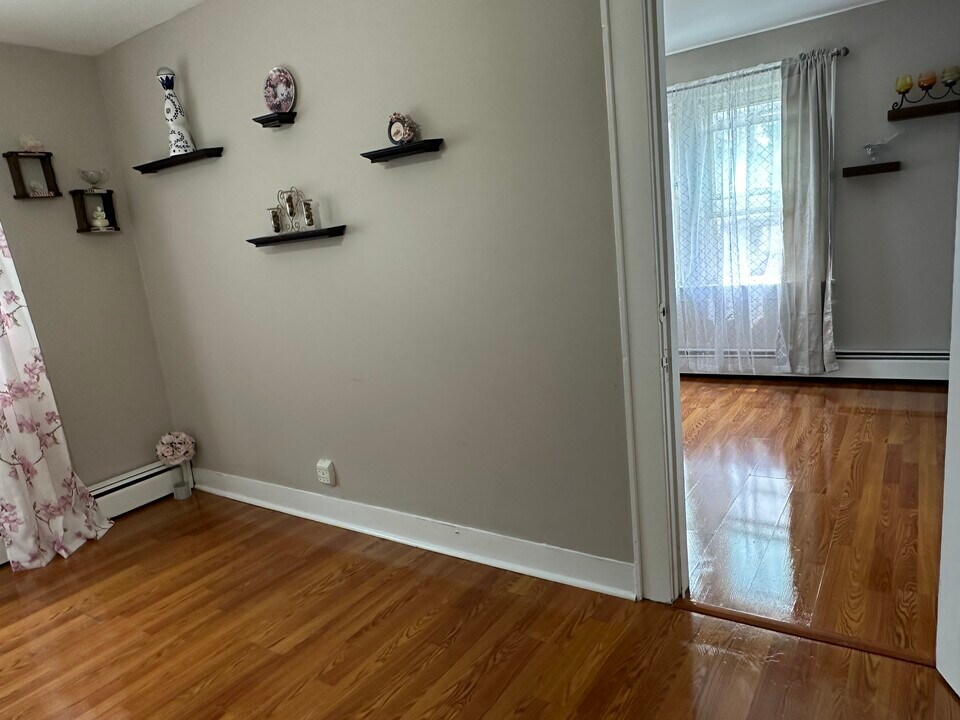 918 W Camplain Rd, Unit 2 in Manville, NJ - Building Photo