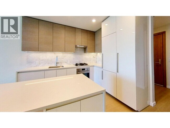 2186 Gilmore Ave in Burnaby, BC - Building Photo - Building Photo