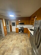 99 Lyons St, Unit Lyons St in Springfield, MA - Foto de edificio - Building Photo