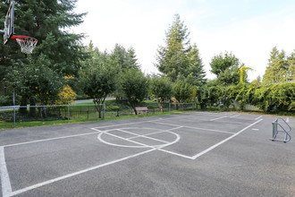 Harbor Pointe Apartments in Gig Harbor, WA - Foto de edificio - Building Photo