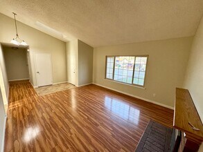 37739 Mentor Ct in Palmdale, CA - Foto de edificio - Building Photo