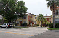 78 Davis Blvd in Tampa, FL - Foto de edificio - Building Photo