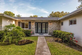 8445 SW 147th St in Palmetto Bay, FL - Building Photo - Building Photo