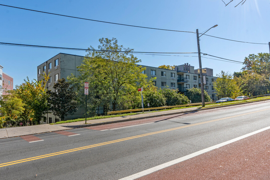 Parkway House Apartments in Washington, DC - Building Photo