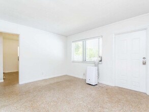 4230 NE 1st Terrace in Oakland Park, FL - Foto de edificio - Building Photo