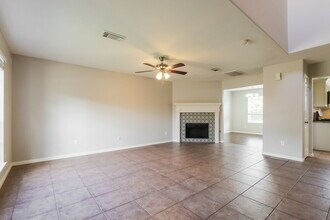 13607 Country Pine Ct in Tomball, TX - Foto de edificio - Building Photo