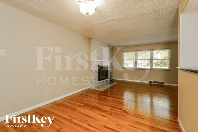 13420 Old Jamestown Rd in Florissant, MO - Building Photo - Building Photo