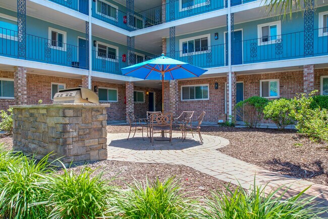 Palmetto Square in Charleston, SC - Building Photo - Building Photo