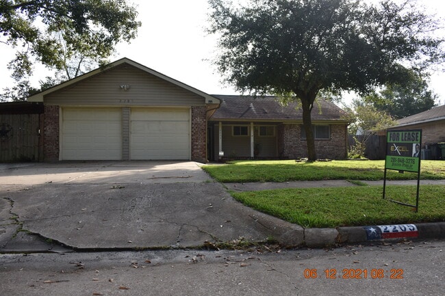 property at 2205 Cedar St