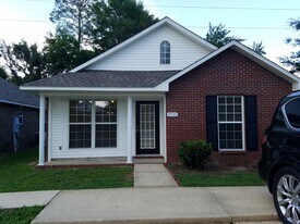 4550 Barrington Ln in Niceville, FL - Building Photo