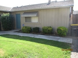 3140-42-44-46 Wentworth Dr in Stockton, CA - Building Photo