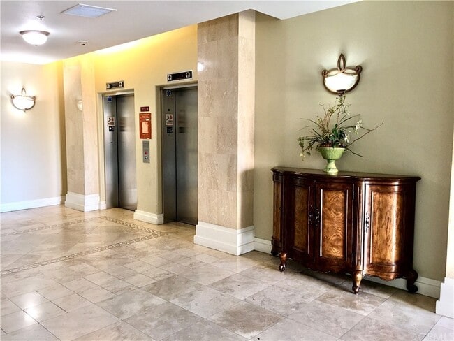 580 W Main St in Alhambra, CA - Building Photo - Building Photo