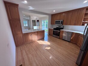 532 Warren Rd in Glenview, IL - Building Photo - Building Photo