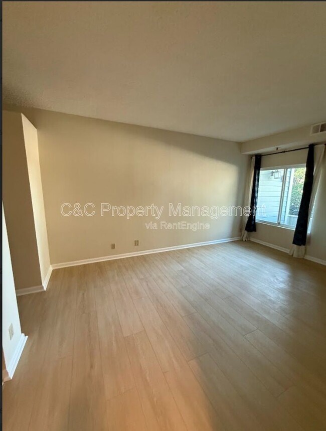 property at 37050 Meadowbrook Common