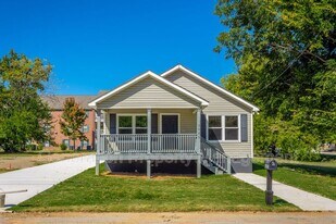 2005 S Lyerly St in Chattanooga, TN - Building Photo