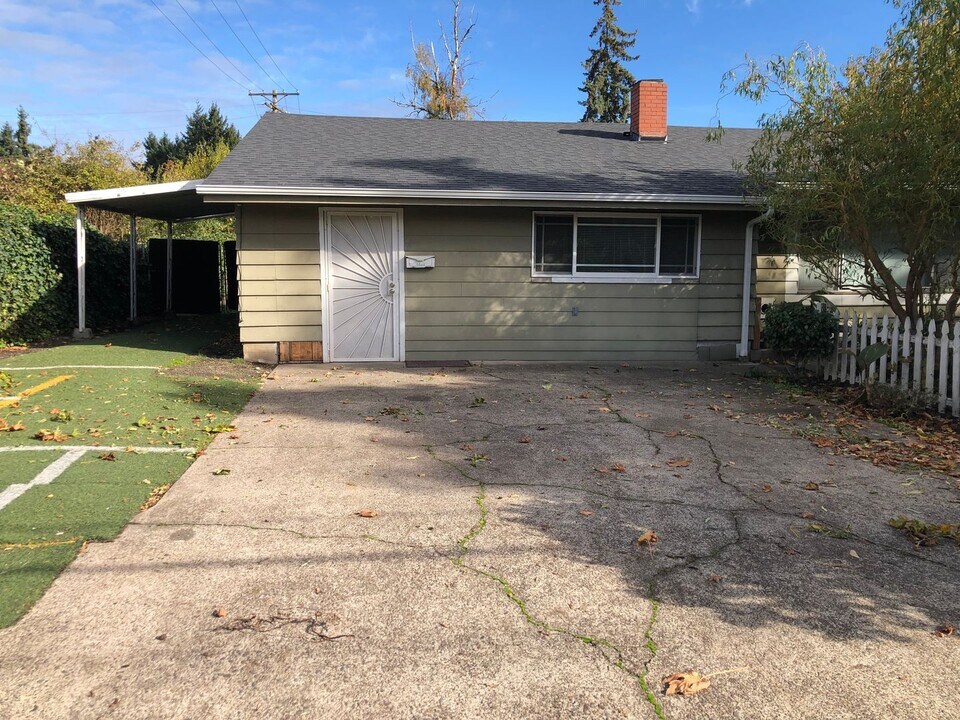 1333 Mill St in Springfield, OR - Building Photo