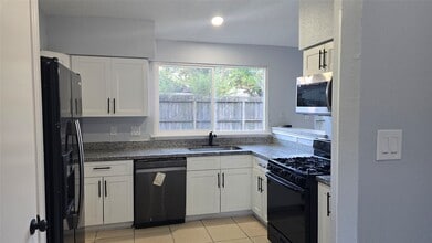 15135 Beechnut St in Houston, TX - Building Photo - Building Photo