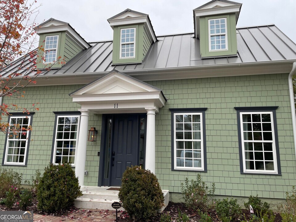 11 Bourbon St in Senoia, GA - Building Photo