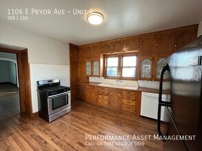 1106 E Pryor Ave in Milwaukee, WI - Building Photo - Building Photo