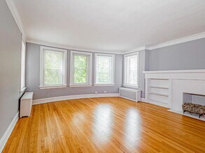 8227 S Maryland Ave in Chicago, IL - Building Photo - Building Photo