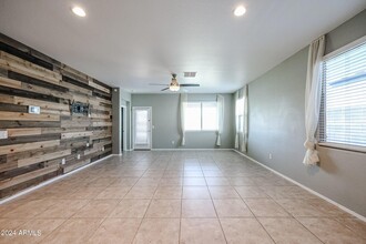 30948 W Columbus Ave, Unit 8340-302 in Buckeye, AZ - Building Photo - Building Photo