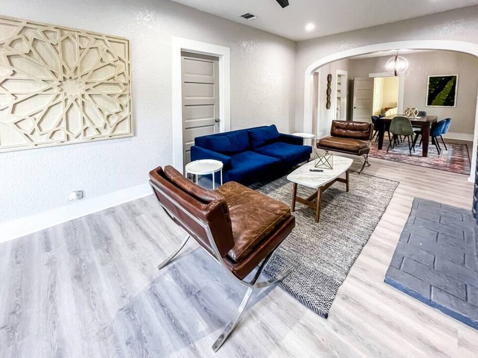 1108 Center St in San Antonio, TX - Building Photo