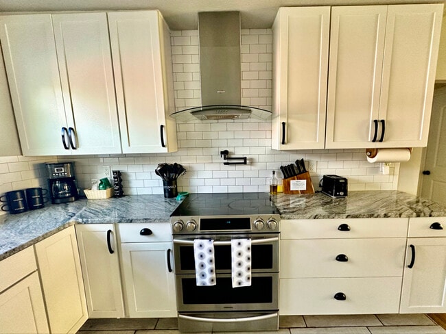 579 McIntosh Rd in Ormond Beach, FL - Foto de edificio - Building Photo