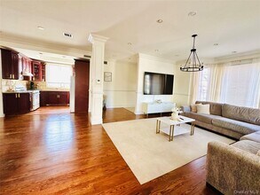 48 MacFarland Ave in Staten Island, NY - Building Photo - Building Photo