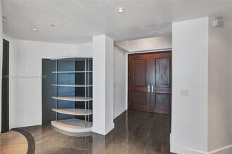 1425 Brickell Ave, Unit # 62E in Miami, FL - Building Photo - Building Photo