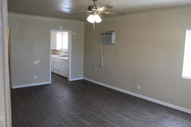 346-348 W Morton Ave in Porterville, CA - Building Photo - Building Photo