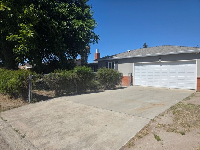 property at 1133 S Minaret Ave
