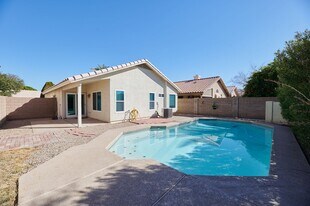 888 N Cole Dr in Gilbert, AZ - Building Photo