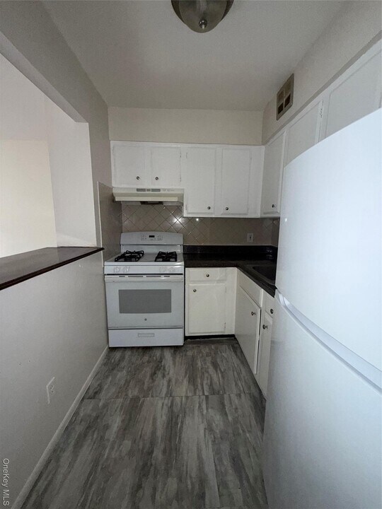 251 Woodland Ave in Yonkers, NY - Building Photo