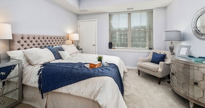 The Residences of Orland Park Crossing in Orland Park, IL - Foto de edificio - Building Photo