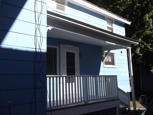 524 Elizabeth St in Ogdensburg, NY - Building Photo - Building Photo