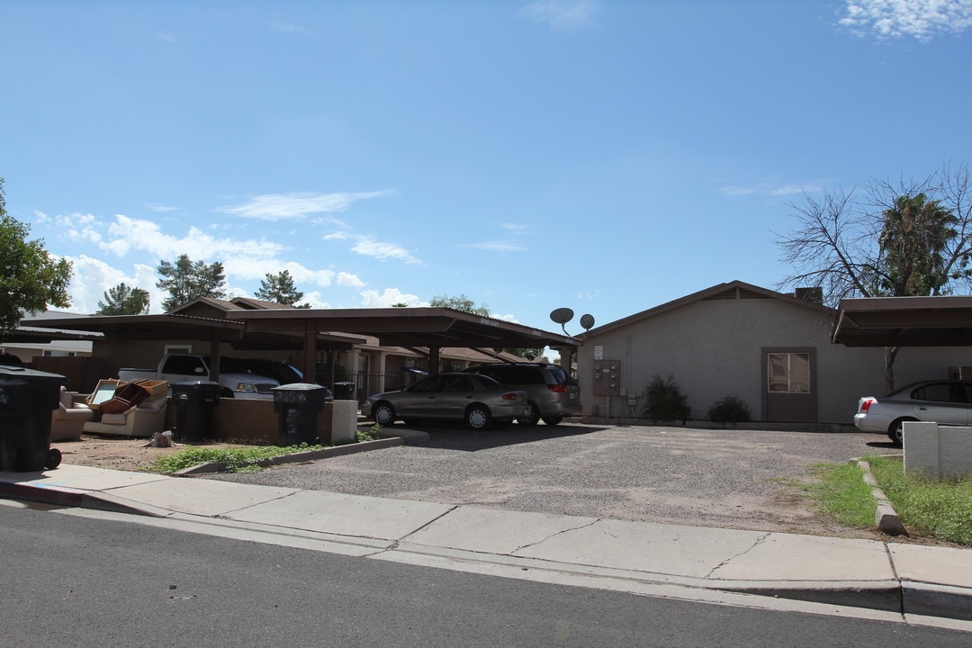 2859 E Capri Cor in Mesa, AZ - Building Photo