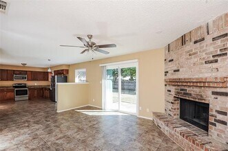 4210 Maple Springs Dr in Arlington, TX - Foto de edificio - Building Photo