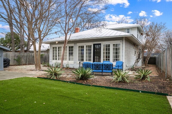 617 E Park Ave in San Antonio, TX - Building Photo - Building Photo