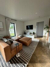 50 Patchen Rd in South Burlington, VT - Foto de edificio - Building Photo