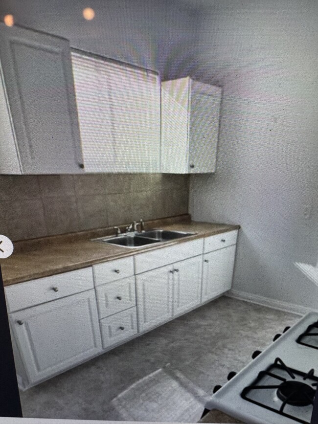 801 N Ridgewood Pl, Unit 2Bedroom1bath in Los Angeles, CA - Building Photo - Building Photo