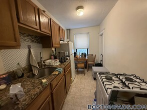 349 Pleasant St in Malden, MA - Foto de edificio - Building Photo