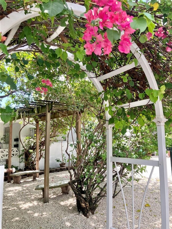 2538 SW 11th St in Miami, FL - Building Photo - Building Photo