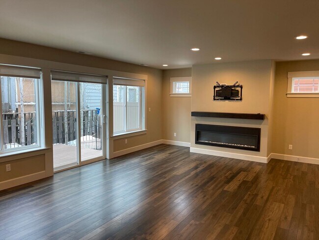 112 Vineyard Ln in Chelan, WA - Building Photo - Building Photo