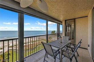 9653 Gulf Shore Dr in Naples, FL - Foto de edificio - Building Photo