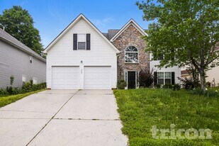 5005 Eagle Creek Dr in Charlotte, NC - Building Photo