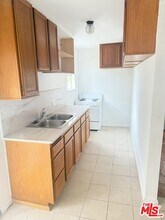 220 N Louise St in Glendale, CA - Building Photo - Building Photo