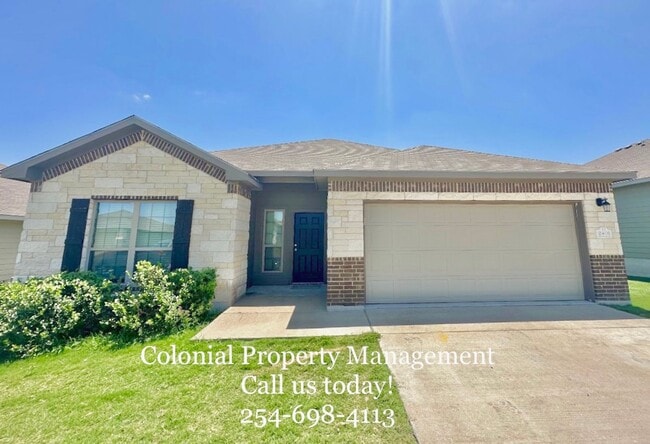 property at 2401 Vicksburg Ln