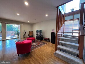 5222 MacArthur Blvd in Washington, DC - Building Photo - Building Photo