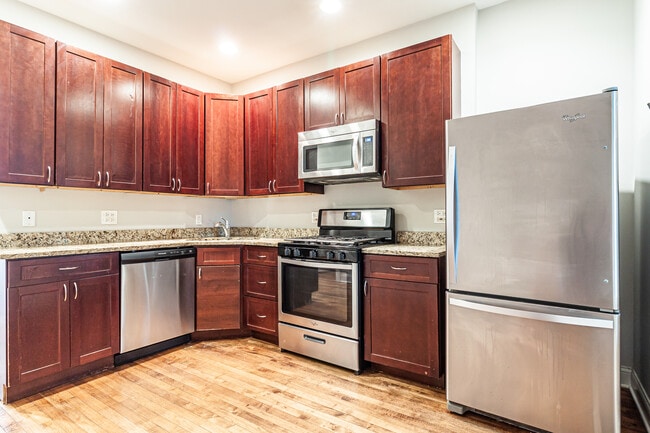 2509 W Diversey Ave in Chicago, IL - Building Photo - Building Photo